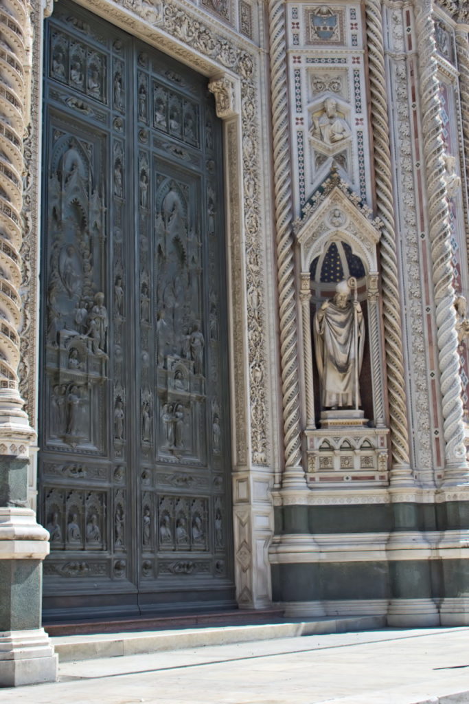 Die Pforten des Doms sind sehr detailreich Florenz Sehenswürdigkeiten