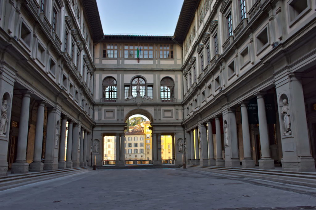Die Galerie degli uffizi von außen Florenz Sehenswürdigkeiten