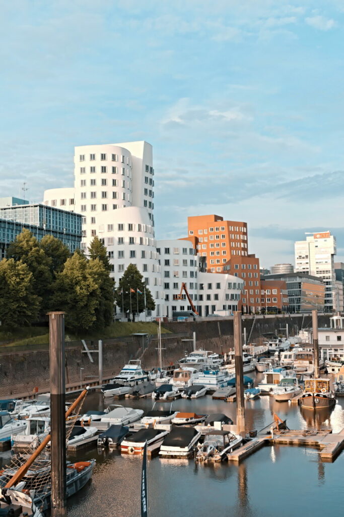 Gehry-Bauten mit Hafen Düsseldorf Tipps