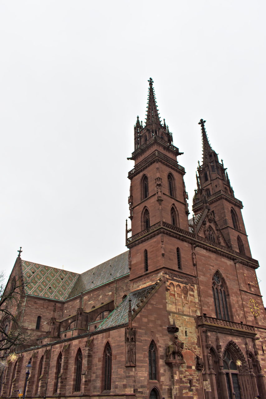 Das Münster gehört zu den absoluten Wahrzeichen Basel Sehenswürdigkeiten