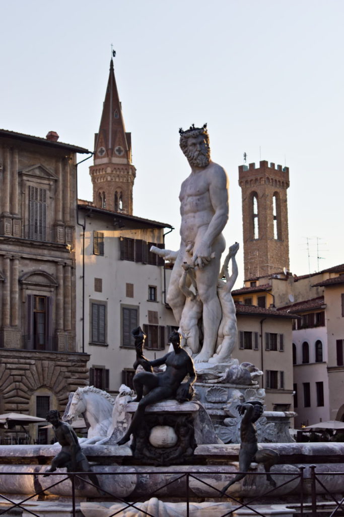 Der Neptunbrunnen an der Piazza della Signoria am Morgen Florenz Tipps