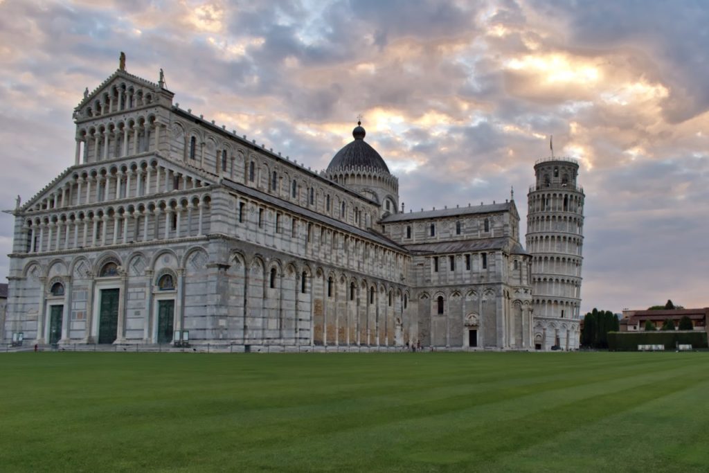 Blick auf den Schiefen Turm von Pisa und den Dom Pisa Sehenswürdigkeiten