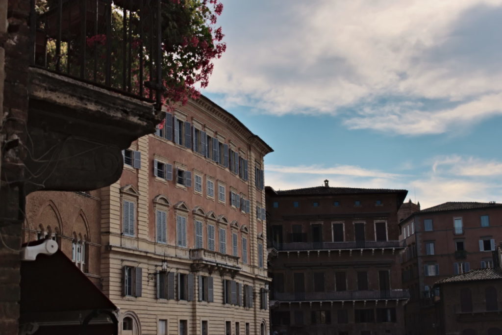 Piazza del Campo Balkon Detail Siena Städtereise