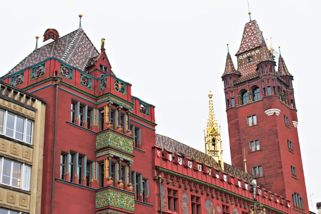 Das Rathaus gehört zu den Top Basel Sehenswürdigkeiten