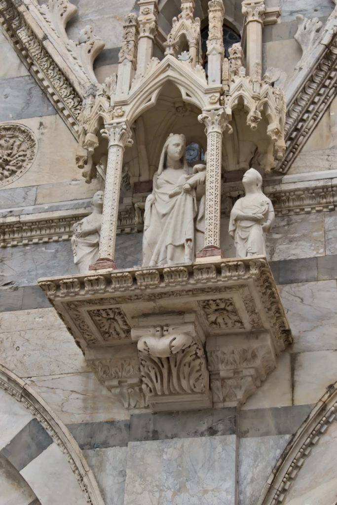 Santa Maria della Spina Skulptur Pisa Sehenswürdigkeiten
