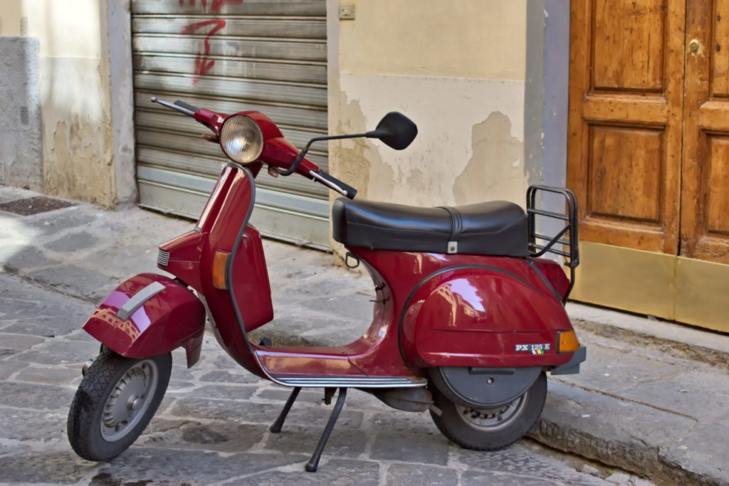 Vespa in den Straßen der Florenz Altstadt